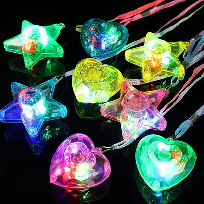 10/20/30/50 Pcs Colgante de Collar LED Estrella y Corazón – Collares Luminiscentes para Niñas y Fiestas 🎉💖