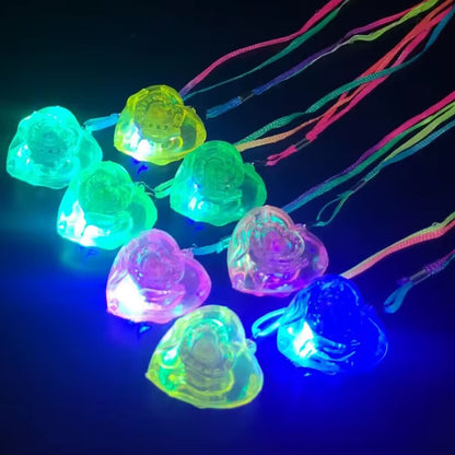 10/20/30/50 Pcs Colgante de Collar LED Estrella y Corazón – Collares Luminiscentes para Niñas y Fiestas 🎉💖